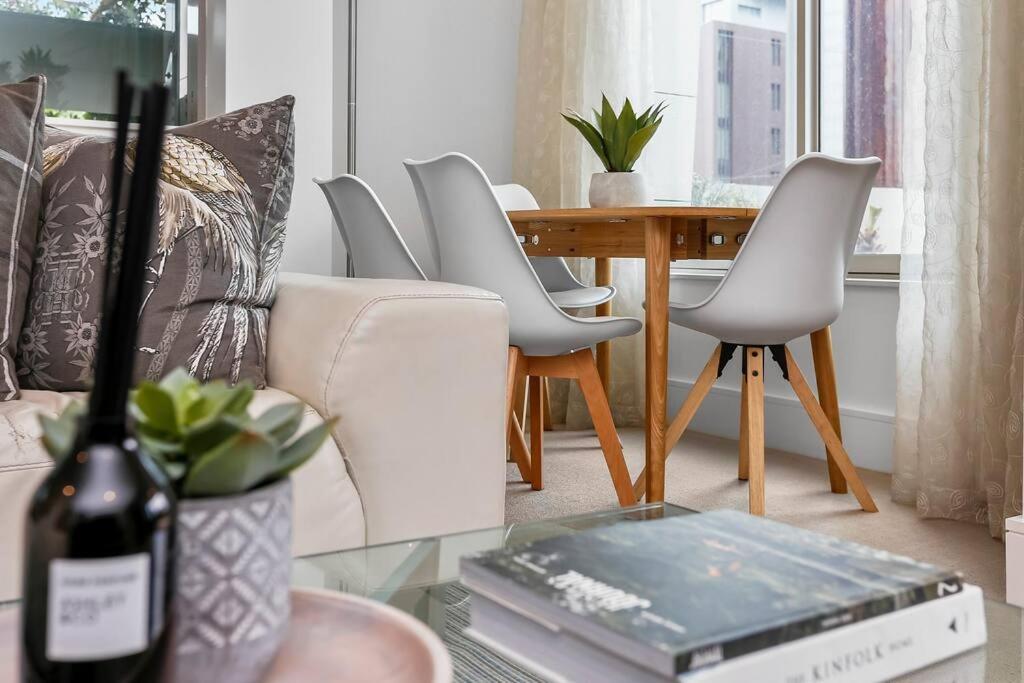 Elegant & Sunny Living With Stunning Marina Views Apartment Auckland Ngoại thất bức ảnh